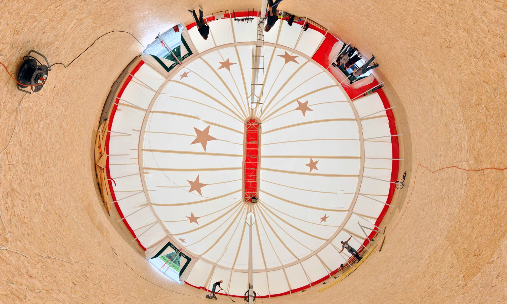cirque_little_planet_01