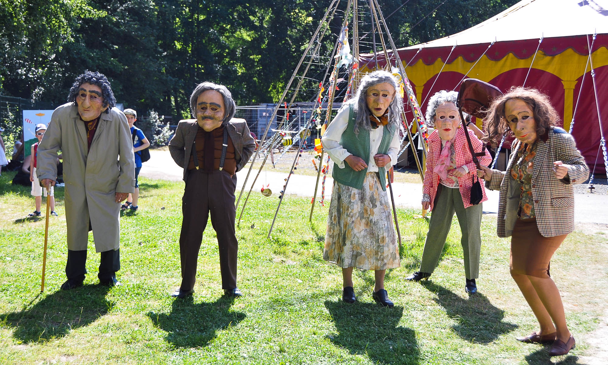 cirque_spectacle_exterieur_01